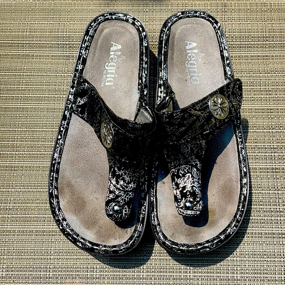 Alegria thong sandals, black and silver, size 37, like new!